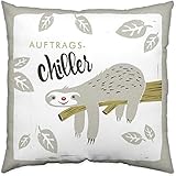 Happy Life 45174 Baumwoll-Kissen mit Spruch Auftrags-Chiller, Tier-Motiv, Faultier, Mehrfarbig, 40 cm x 40 cm